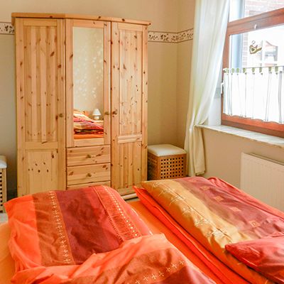 Schlafzimmer mit Doppelbett